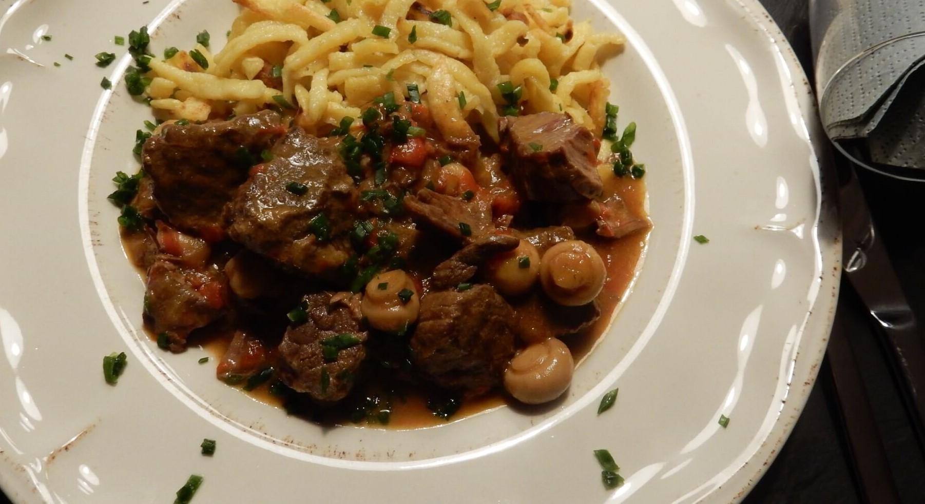 Klassisches Rindergulasch mit Champions ©issgesund